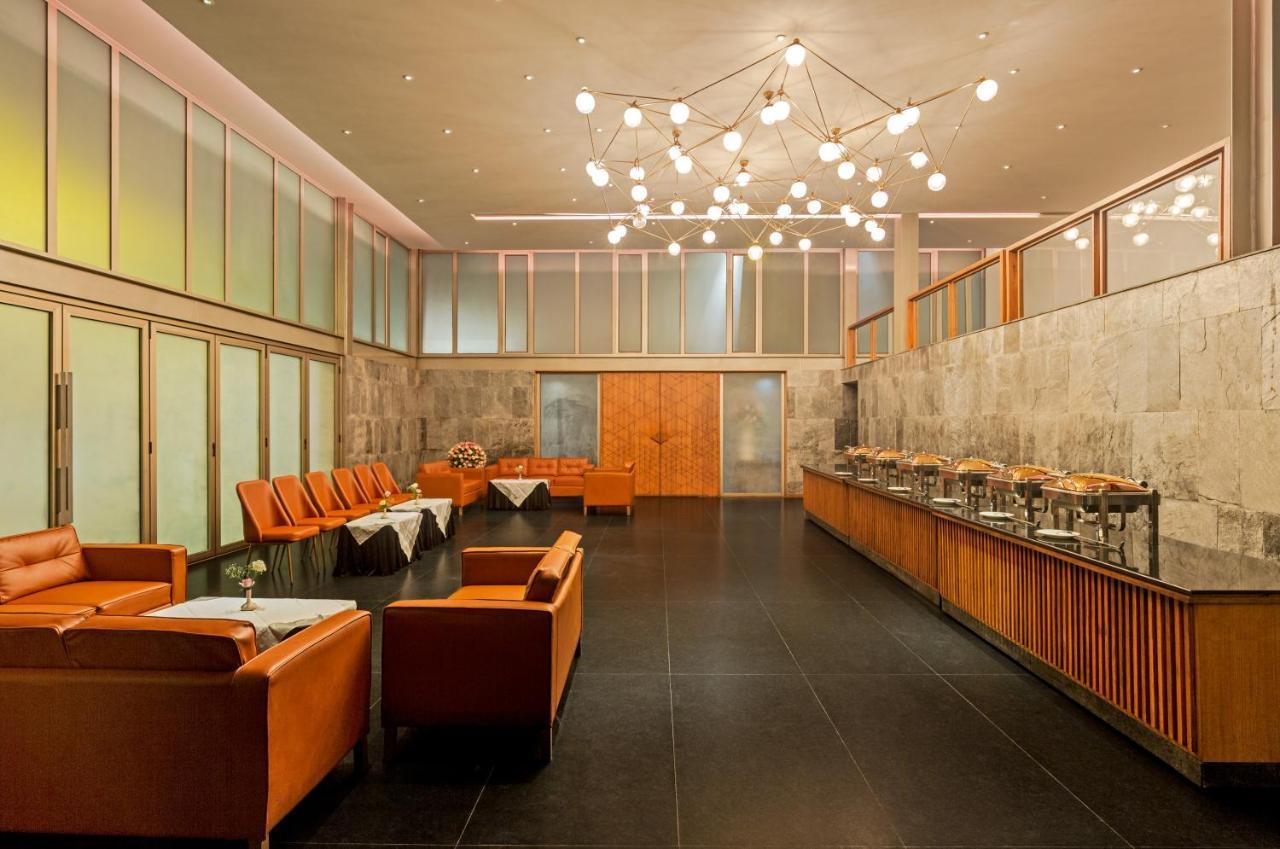 Hotel Crystal Palace Meerut Ngoại thất bức ảnh