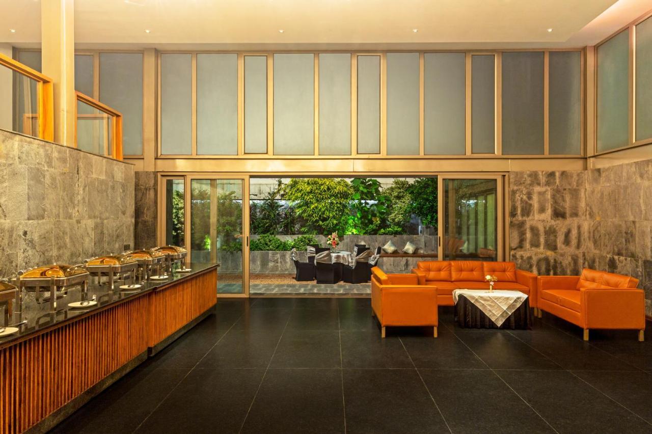 Hotel Crystal Palace Meerut Ngoại thất bức ảnh