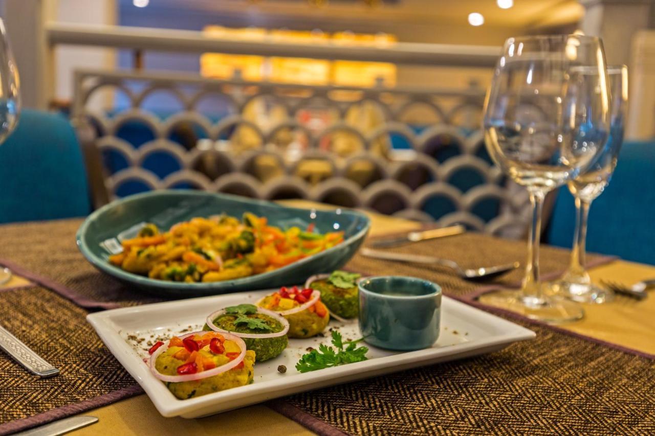 Hotel Crystal Palace Meerut Ngoại thất bức ảnh