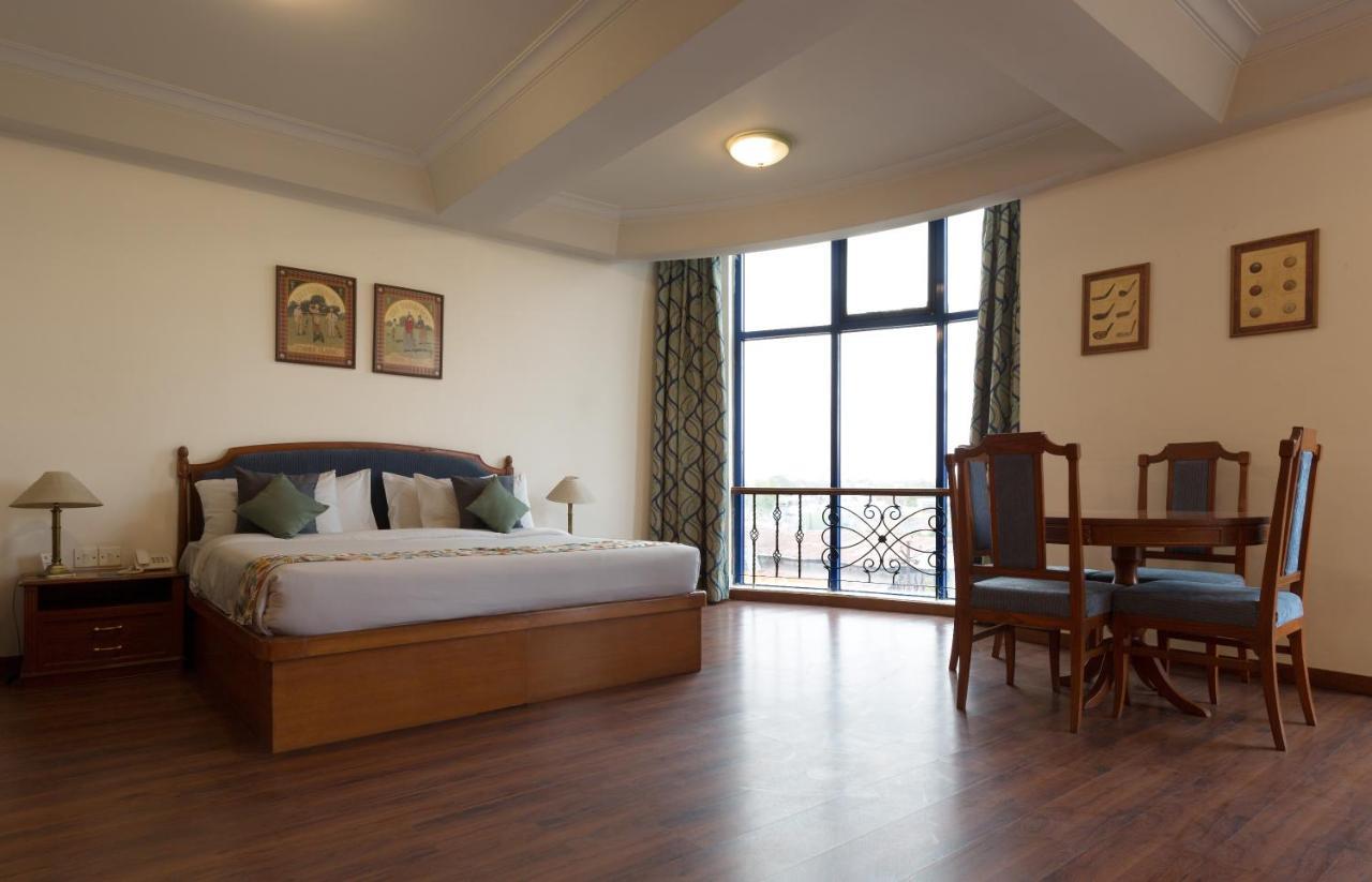 Hotel Crystal Palace Meerut Ngoại thất bức ảnh