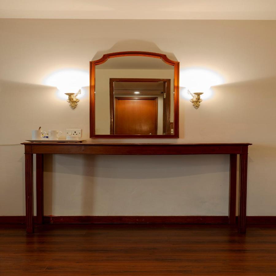 Hotel Crystal Palace Meerut Ngoại thất bức ảnh