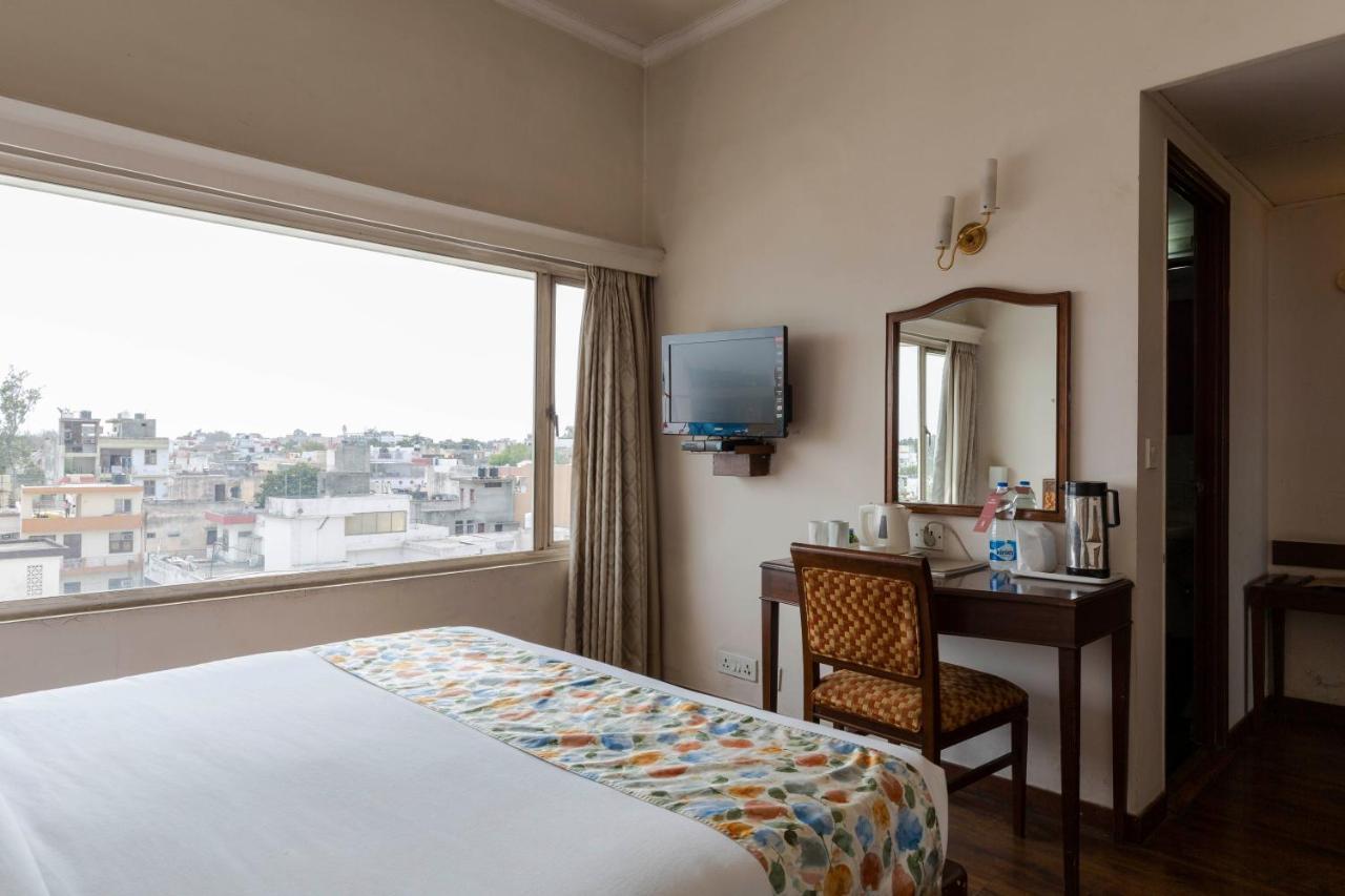 Hotel Crystal Palace Meerut Ngoại thất bức ảnh