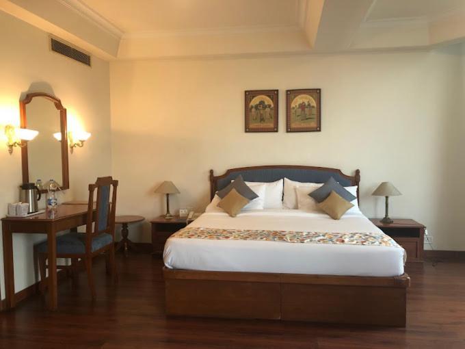 Hotel Crystal Palace Meerut Ngoại thất bức ảnh