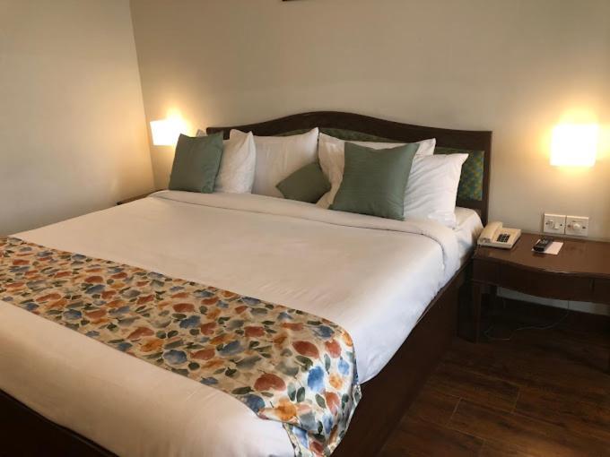 Hotel Crystal Palace Meerut Ngoại thất bức ảnh